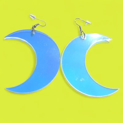 BRINCOS HOLOGRÁFICOS CLAROS LUA CRESCENTE prisma iridescente leve luna Y3 - Imagem 1 de 4