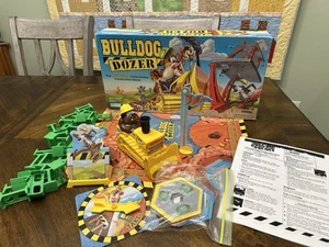 Vintage Bulldog Dozer Brettspiel von Parker Brothers 1996 KOMPLETT ~ FUNKTIONSFÄHIG - Bild 1 von 2