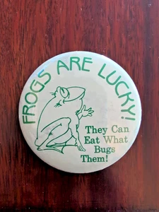 Vintage Humor Button Frogs Are Lucky - Picture 1 of 2