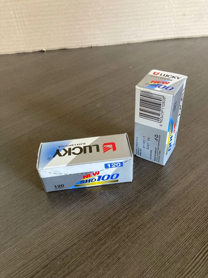 Lucky 黑白胶片 120 SHD100 过期 2007-冷藏-2 卷 — 第 1/1 张图片