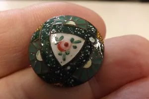A BEAUTIFUL FRENCH ENAMEL METAL BUTTON FLORAL DESIGN 2.5CMS (4456) - Picture 1 of 4