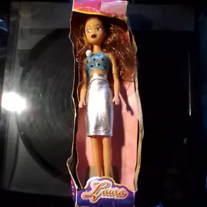 Fashion Doll Laura - Picture 1 of 12