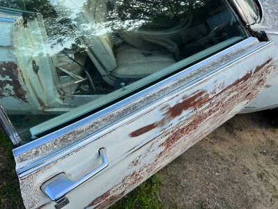 1969-1971 Lincoln Mark III Door Peak Molding Passenger Right Front Coupe 2 Door - Image 1 of 4