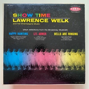 SHOWTIME - LAWRENCE WELK AND HIS CHAMPAGNE MUSIC - LP Vinyl Record - CRL 57111 - Imagen 1 de 4