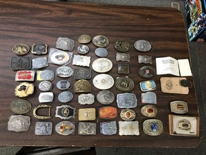 Konvolut 52 verschiedene Gürtelschnallen wie besehen - Bild 1 von 21