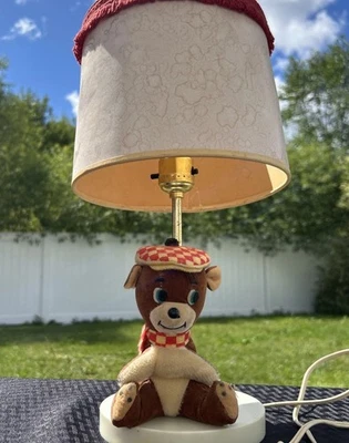 Lâmpada de urso de pelúcia vintage fofa funciona anos 60? Sombra tem manchas - Imagem 1 de 4