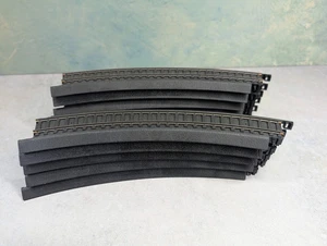USED Life-Like HO Scale Power-Loc 18" Curved Track Black (11 pcs) - Picture 1 of 3
