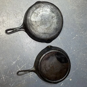 Padella in ghisa Griswold inclinazione 8 e 7 701A USA coppia usata Erie PA vintage spedizione gratuita! - Foto 1 di 10