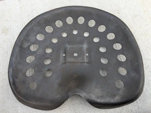 WI Barn Antique Vintage Metal Tractor Seat Implement Rusty Farm Tool Decor Q - Picture 1 of 13