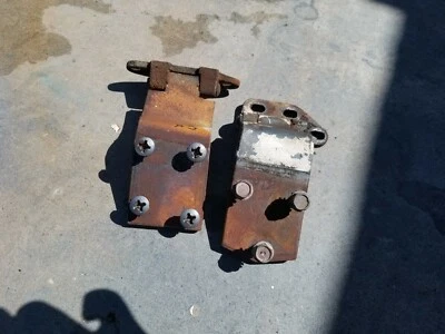 1957 CHRYSLER NEW YORKER 4 DOOR HARDTOP RIGHT REAR HINGE DESOTO DODGE 1958 1959 - Image 1 of 3