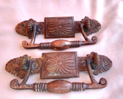 Antiguo tocador cajón tirador tirador decorativo cobre 4 1/2" juego de 2 Foto 1 de 4