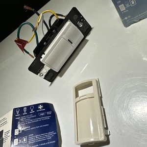 Leviton Decora DVS15-1LM 15 Amp In-Wall Manual On / Automatic Off Bewegungssensor - Bild 1 von 4