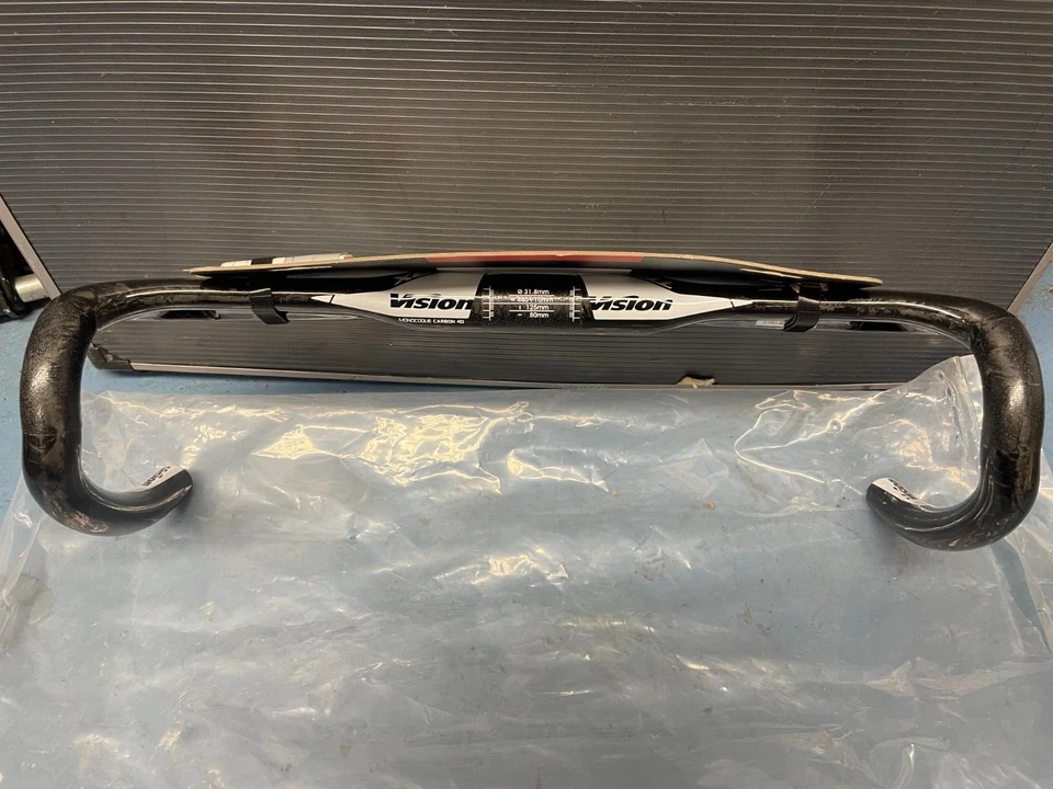 Vision Trimax carbon 4d road handlebar 31.8 clamp 44cm Di2 compatible aero - Image 1 of 1