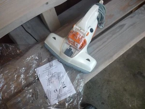 Leistungsstarker neuer Milbensauger, mit UV Licht und integrierten Teleskopstiel - Bild 1 von 3