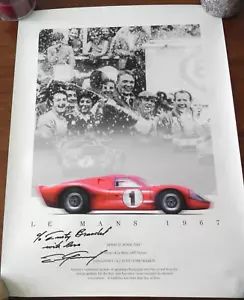 Poster firmato Dan Gurney 1967 Le Mans Spray It Again Dan Champagne Ford Mark IV - Foto 1 di 13