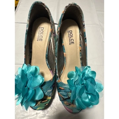 DOLCE Mojo Moxie Heels Turquoise Peacock Floral Flower Applique Pumps Size 7M - Image 1 of 4