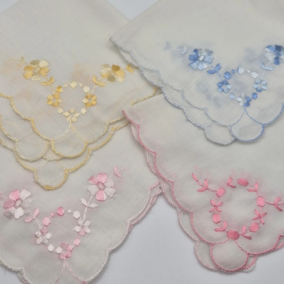 4 pañuelos de esquina festoneados franceses bordados florales de colección  Foto 1 de 4