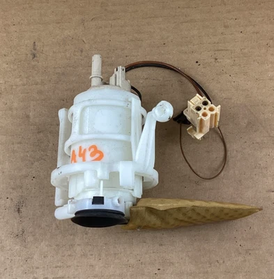 2011-2015 BMW 7 Series 740i Fuel Pump Assembly OEM - Image 1 of 4