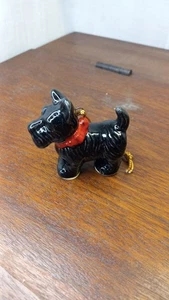 Vintage Small Scotti Dog Ceramic Ornament 1983 ACOF Black Red Made In Japan - Imagen 1 de 6