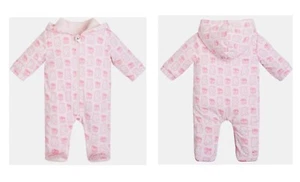 Guess Kleinkind Allover Logo wattierte Schneeanzüge - Größe 12 Monate/80 cm NEU UVP £55 - Bild 1 von 7