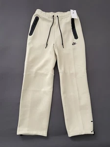 Neu mit Etikett Nike NSW Tech Fleece Jogginghose Jogginghose HJ6533-234 creme/schwarz Herren Größe M - Bild 1 von 4
