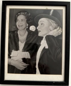 Marlene Dietrich in Tuxedo – Vintage 8x10 Photo w/ Companion – Alan Johnson Est. - Picture 1 of 1