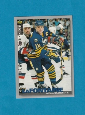 1995-96 Collector's Choice PLAYERS CLUB #157 Pat LaFontaine BUFFALO SABRES - Image 1 of 2