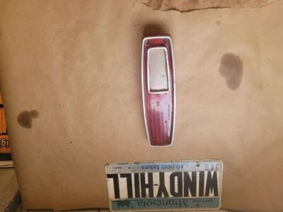 1967 年福特 FALCON 站 WAGON 尾灯镜片 — 第 1/4 张图片