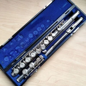 YAMAHA Flute YFL-23 NICKEL SILVER INSTRUMENT Music with Hard case Student Model - Picture 1 of 10