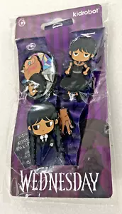 Kidrobot Wednesday Addams Family SDCC 2023 Exclusive 4 Pins & Lanyard Set LE 500 - Bild 1 von 2