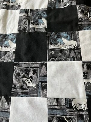 Совершенно новый! Черно-белое фланелевое одеяло ручной работы «Волк и луна» 65 x 75 дюймов - Изображение 1 из 3