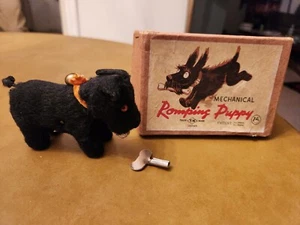 Old 1940s Plush Wind Up Playful Puppy Dog With Sock - In Box - Imagen 1 de 5