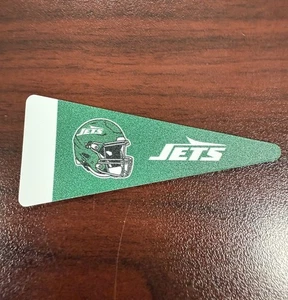 New York Jets NY Mini banderín IMÁN NFL caja de herramientas para refrigerador 1 1/4” x 2 3/4 - Imagen 1 de 3
