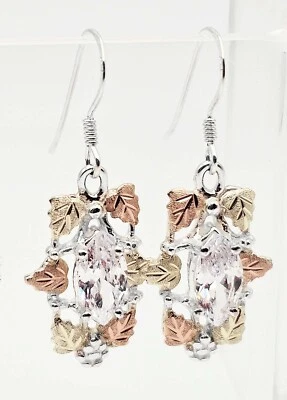 Pendientes colgantes de oro de plata de ley Black Hills con circonita cúbica Foto 1 de 4