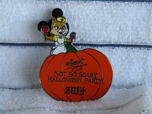 Disney Mickey's Not So Scary Halloween Party 2014 Clarice Mystery Pin Limited - Picture 1 of 2