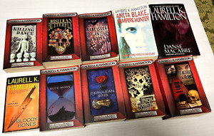 Laurel K. Hamilton, Bundle of 13 x Novels in 10x Books, Vampire Hunter (PB) OR9A