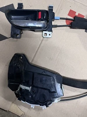 Actuador de bloqueo de pestillo de puerta de pasajero trasero derecho Subaru Outback 2015-2019 OEM Foto 1 de 4