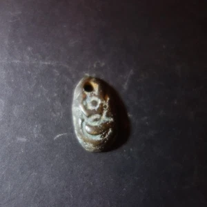 Kleiner, alter Thokcha Bronze Talisman Glücksbringer aus Kathmandu, Nepal - Bild 1 von 8