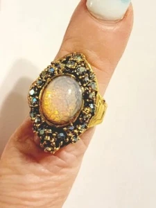 Anillo de moda vintage de vidrio con aliento de dragones y diamantes de imitación AB, disfraz de mediados de siglo - Imagen 1 de 12