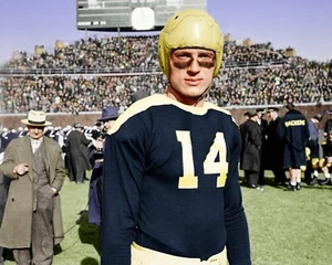 Don Hutson on Field Portrait Green Bay Packers 8x10 Vintage NFL Football Photo - Picture 1 of 1