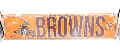 Letrero de cueva de hombre de pared de aluminio de calle envejecida NFL con licencia Cleveland Browns DR Foto 1 de 2