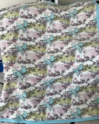 Cobertor grosso de pelúcia para pássaros Anthropologie 66x59 lã rosa azul pássaros - Imagem 1 de 4