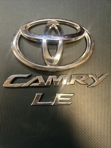 2007-11 Toyota Camry Trunk Hatch Emblem Badge Logo - Picture 1 of 9