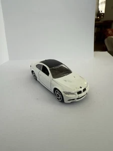 BMW M3 Coupe in white with carbon fibre effect roof, 1:24 scale model, Motormax - Picture 1 of 5