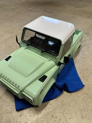 RC4WD Land Rover Defender D90 Hard Body Crawler  1/10 Scale Heritage painted - Image 1 of 4