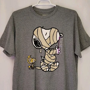 NWT Peanuts Gray Graphic T Shirt Snoopy Woodstock Mummy Halloween Men's XL - Picture 1 of 6