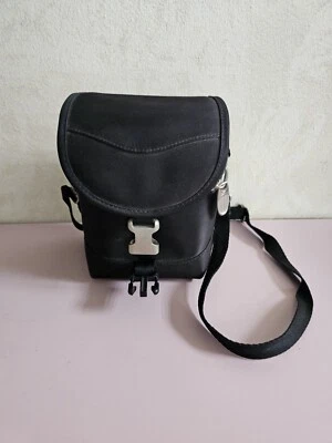 Bolso para cámara Vanguard negro con borde verde bosque Foto 1 de 4