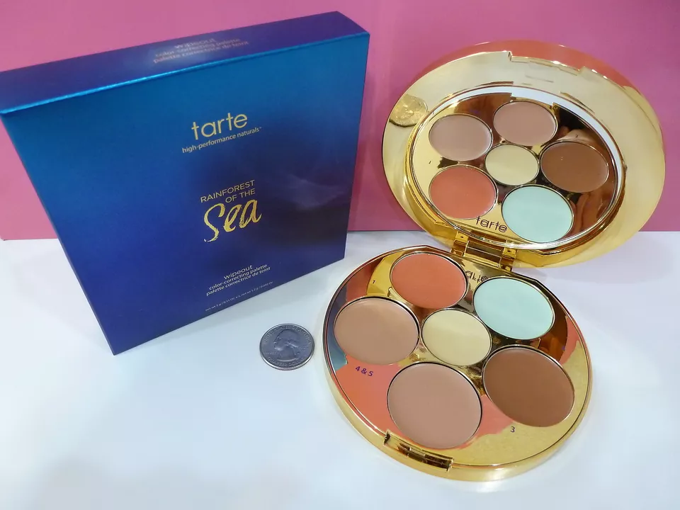 NIB Tarte Rainforest of the Sea Wipeout Color Correcting Palette Contour Kit Box - Image 1 of 4