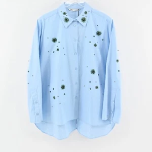 ZARA Womens Top Size M/L Green Beaded Jewel Appliqué Blue Collared Blouse NEW - Picture 1 of 11