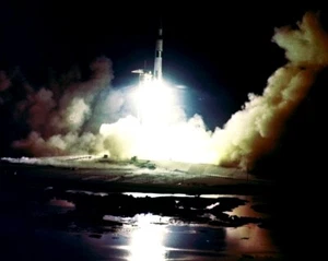 Neues NASA-Foto: Nachtstart der Apollo 17 Mondlandungsmission - 6 Größen! - Bild 1 von 7